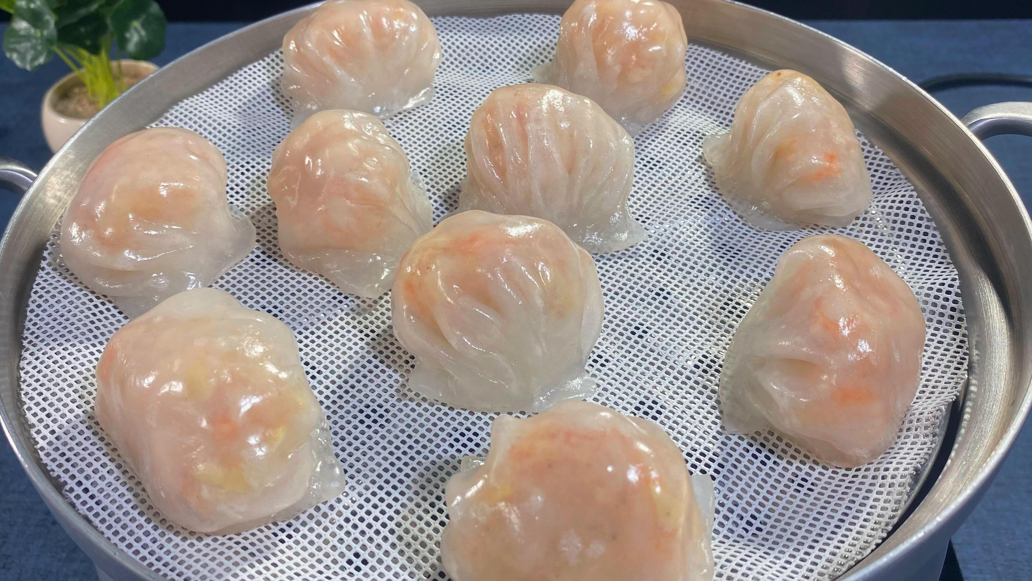 河南余姐分享水晶虾饺的做法,皮薄馅大晶莹剔透,真是太好吃了