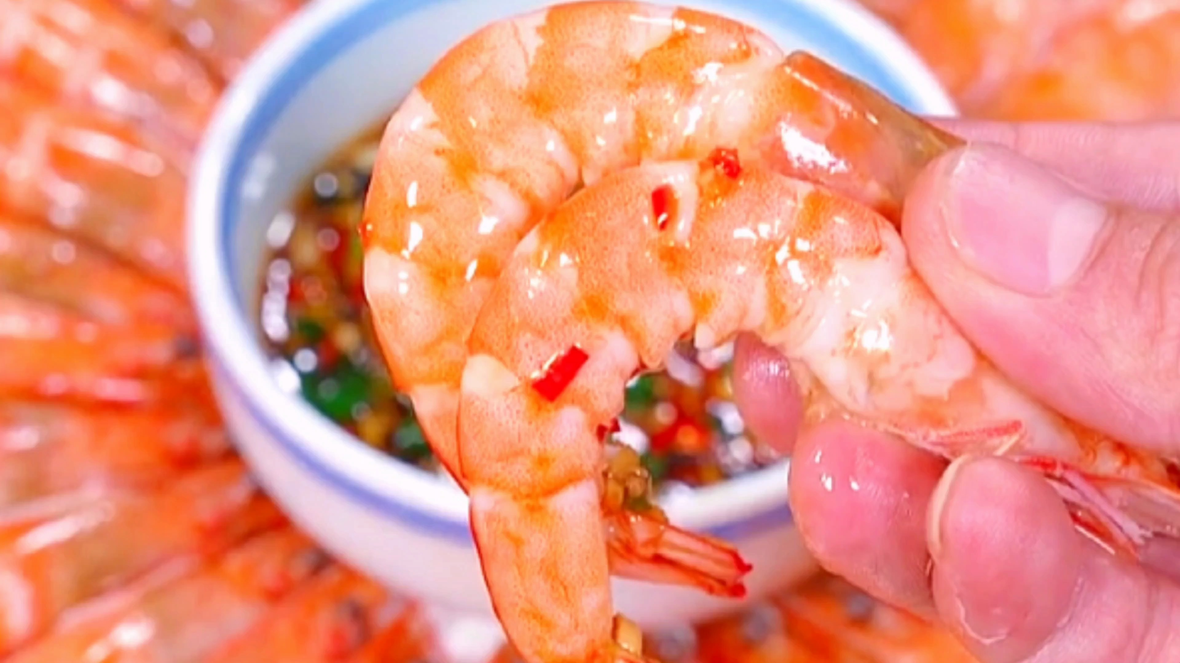 白灼虾直接下锅煮就错了,大厨教你正确方法,虾肉又鲜又嫩超好吃