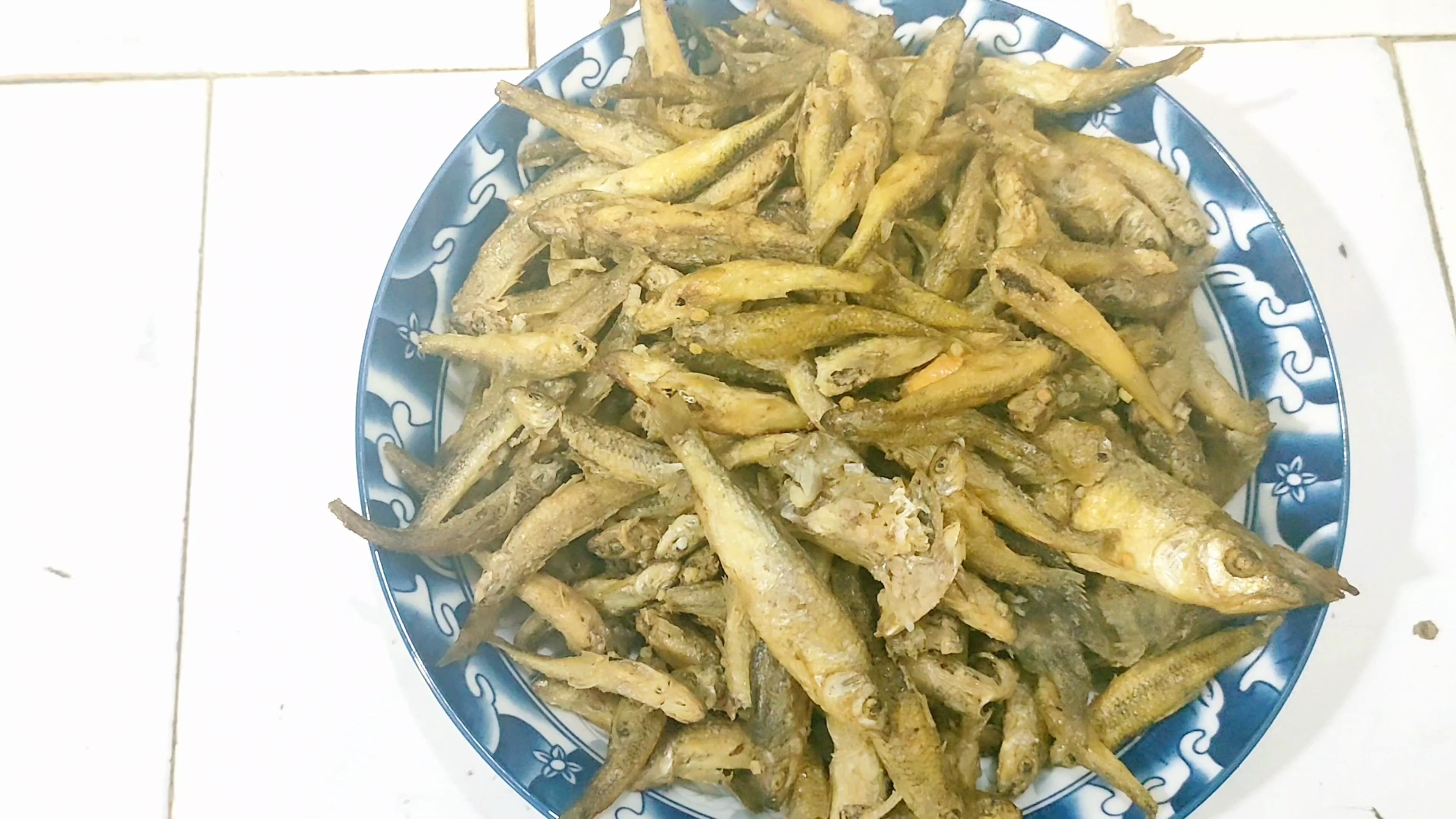 广西特色下酒菜黄豆焖鱼仔您有吃过么?这样做出来的色香味俱全