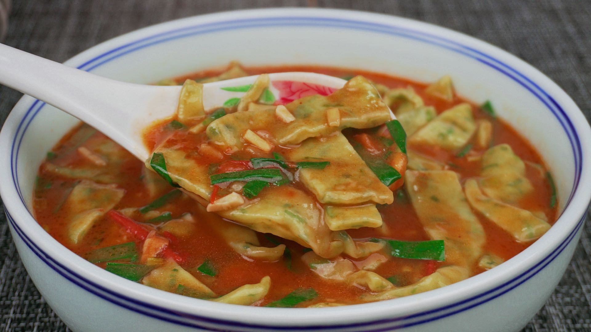 最接地气的韭菜面片汤,学会阿飞地道的做法,深秋温暖家人的胃