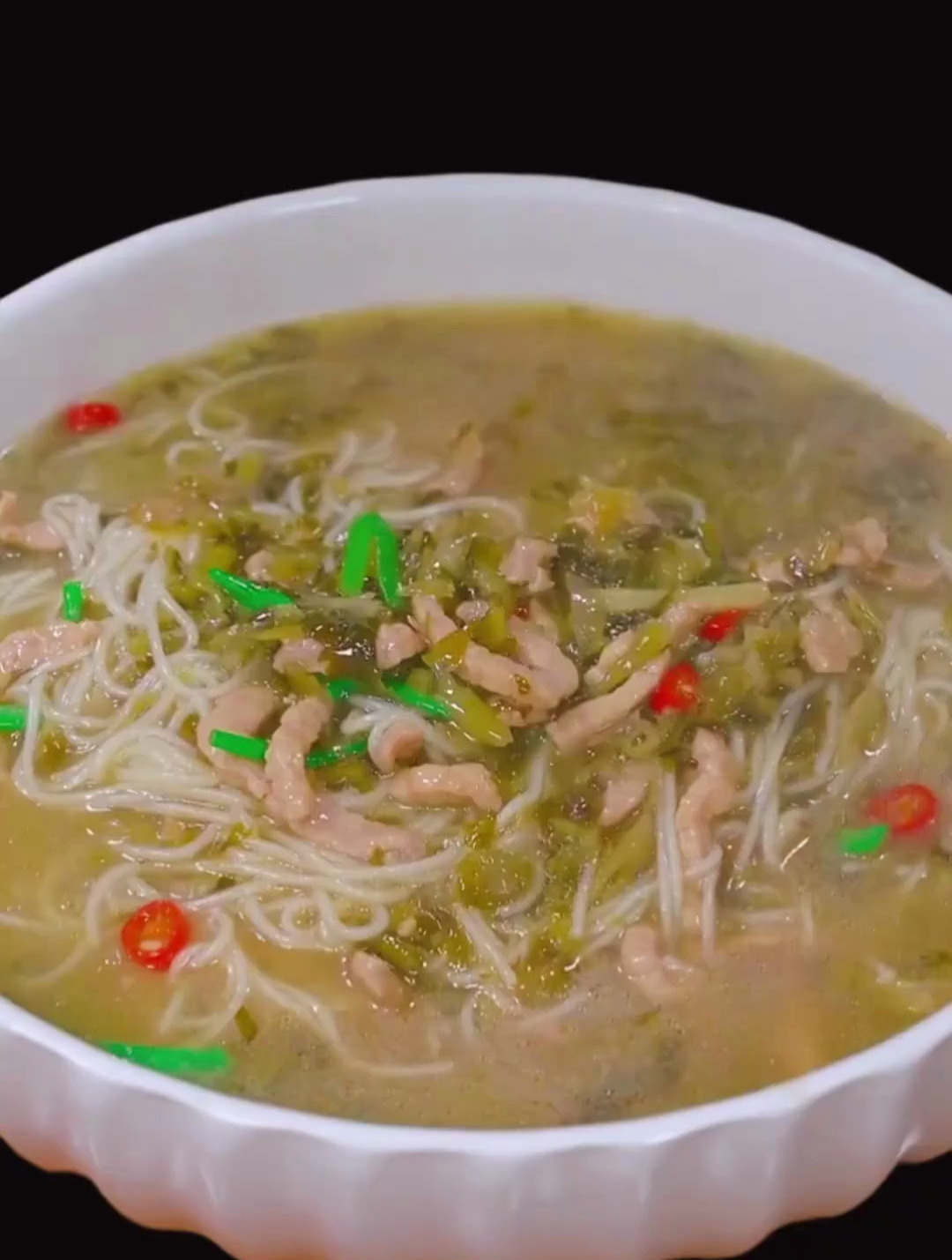 妈妈的拿手好菜雪菜肉丝面