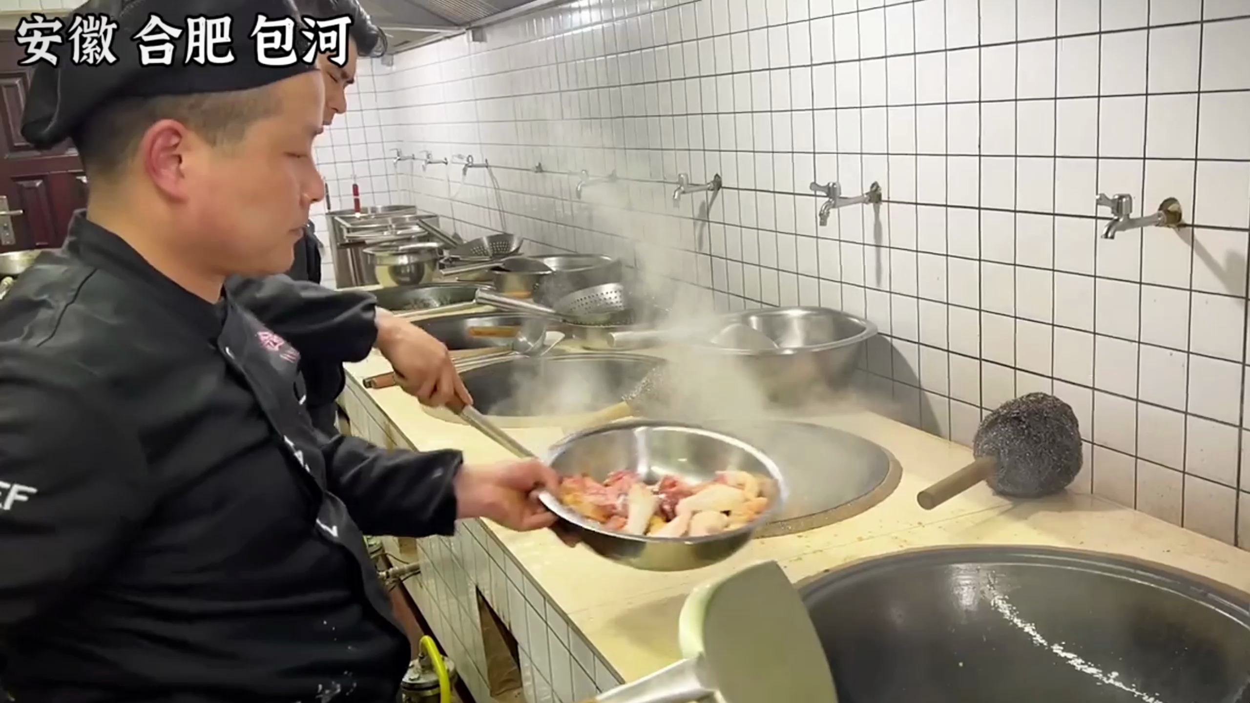 合肥超火地锅鸡 每天能炒200只