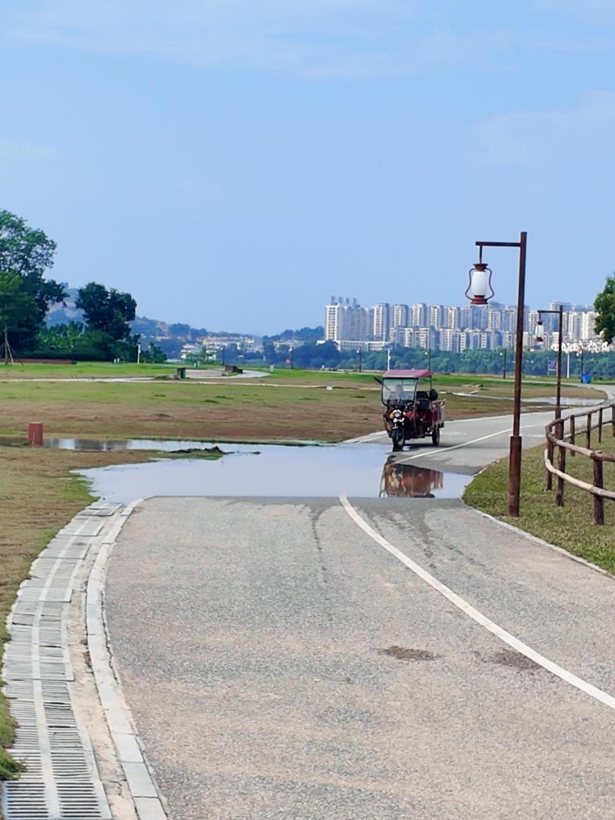 南宁灵龟山景区,洪水逐步退去,游客满心期待:何时能露营?