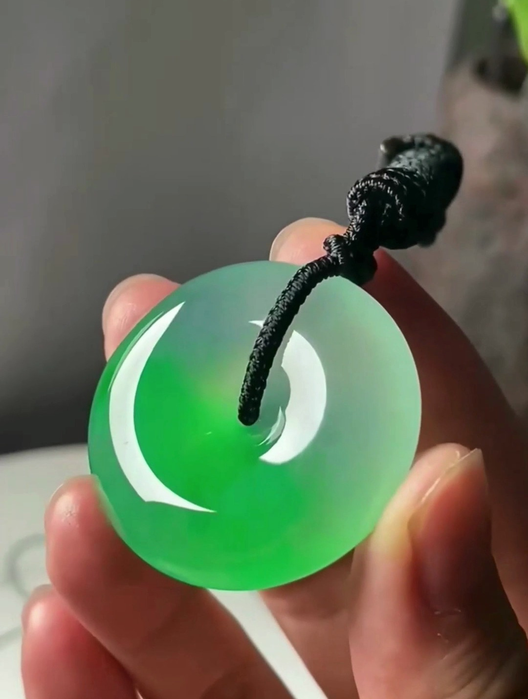 金丝阳绿翡翠平安扣,色阳种好,太美啦