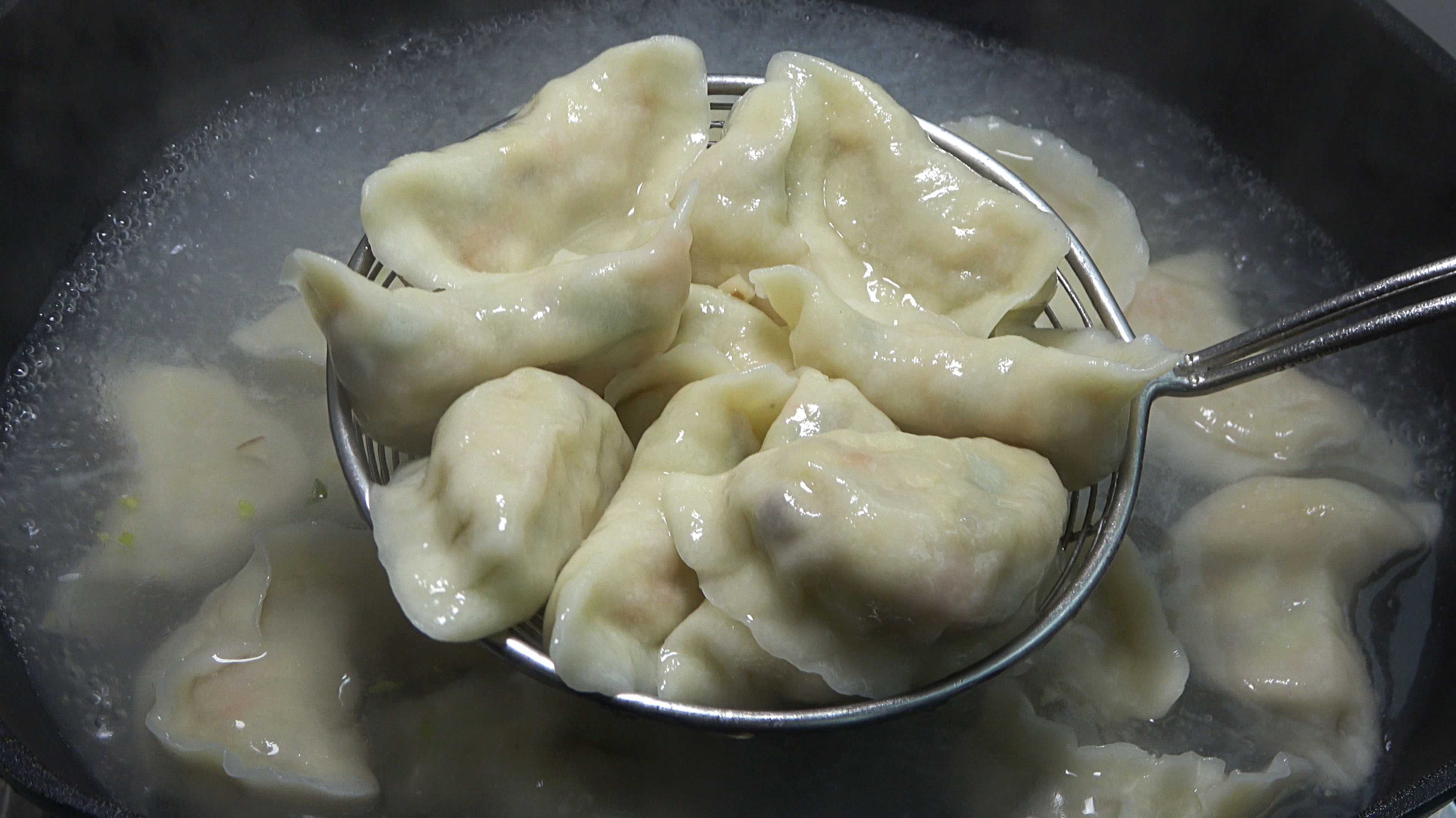 秋天要多给家人吃素馅饺子，不放肉一样香，鲜嫩营养又解馋，太香