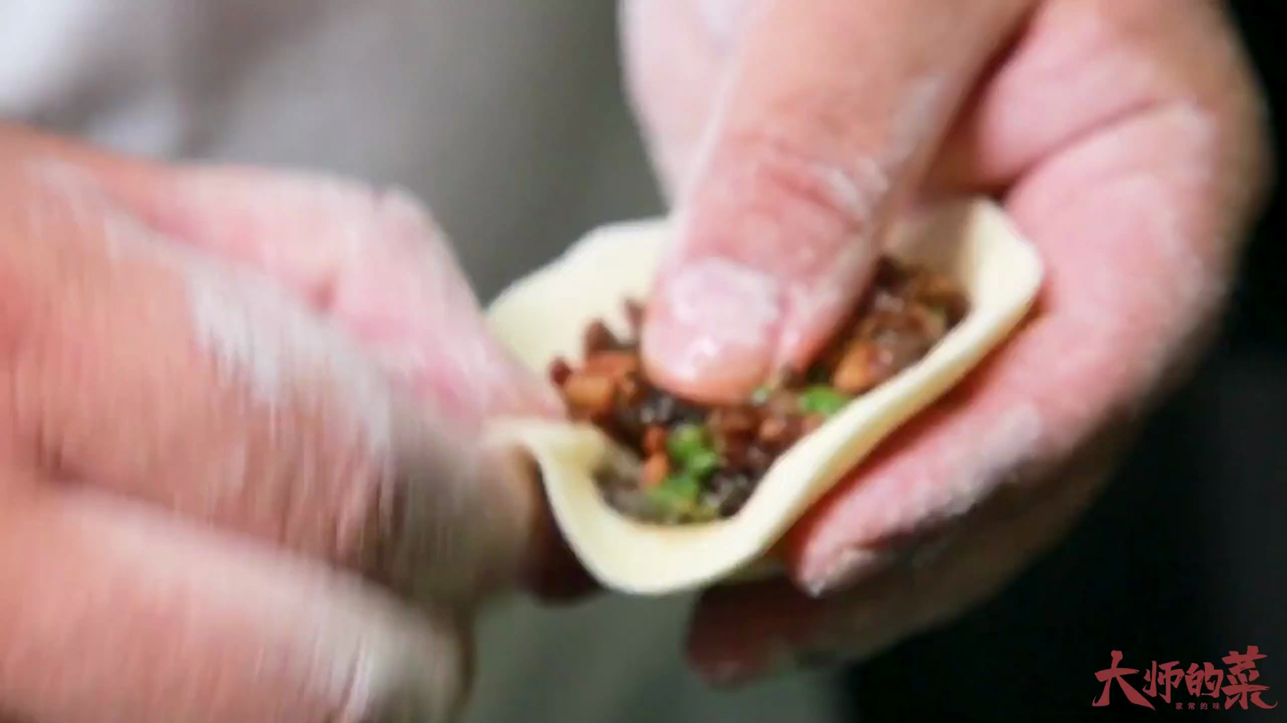 「大师的菜」从制馅到蒸包子,正宗宜宾芽菜包,在家也能做!