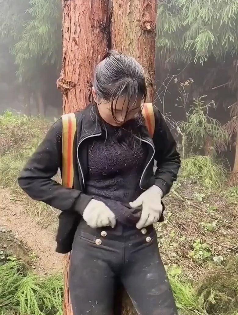 纯朴的农村姑娘,勤劳质朴,希望可以治愈你的心情