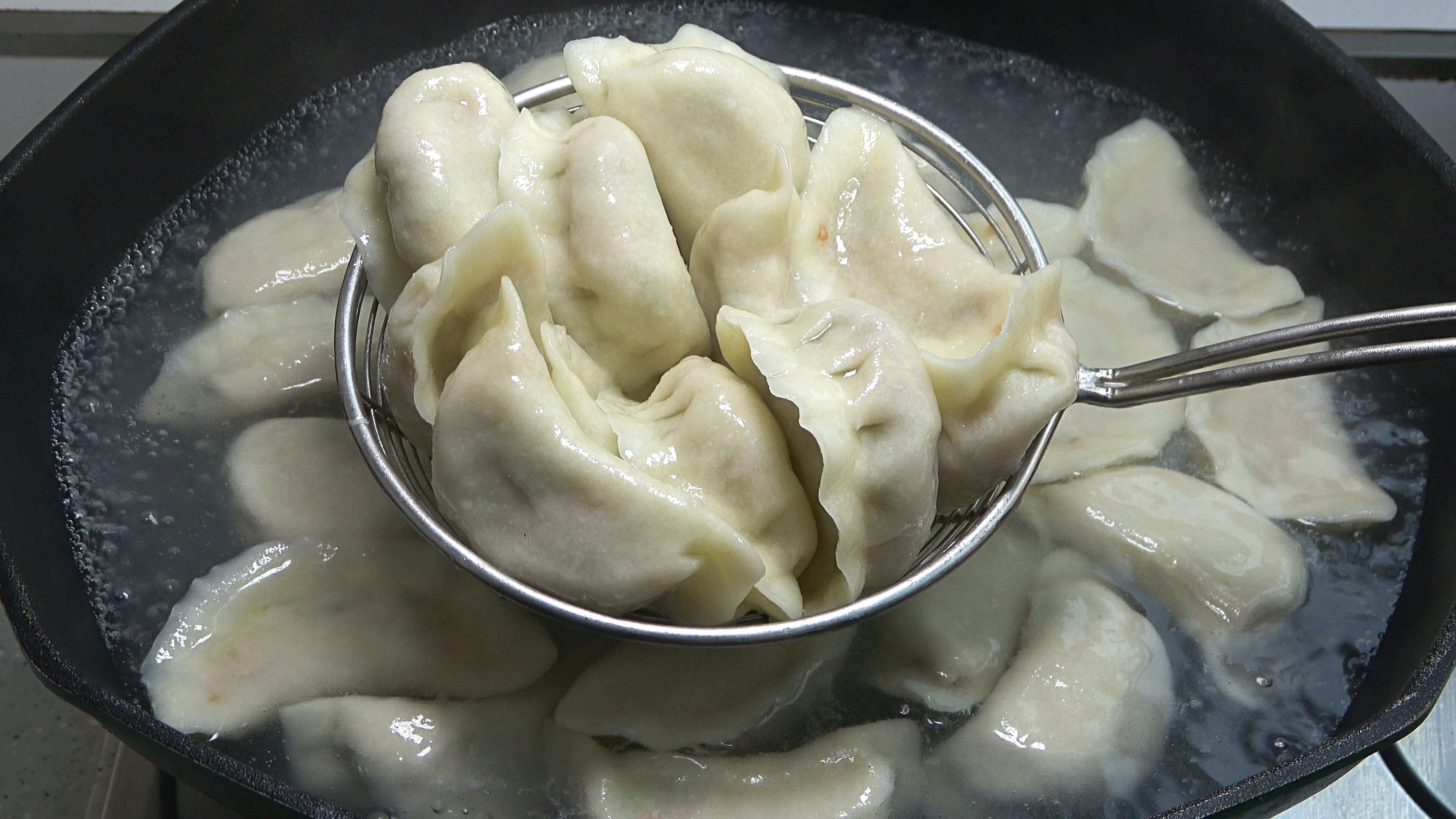秋天多吃白菜馅饺子,不加鸡蛋,不加肉,学会调馅方法,鲜香味美