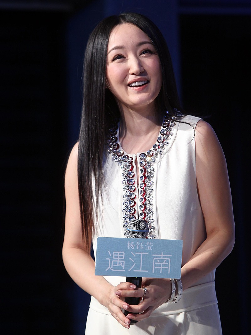 甜歌皇后杨钰莹,优雅大气,魅力十足!