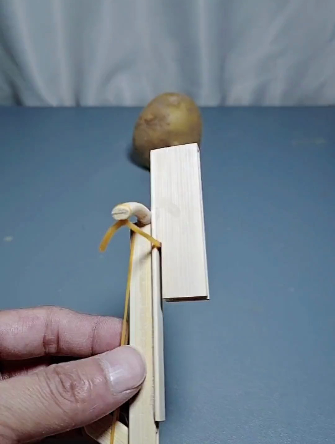 一起做个连发的牙签弓箭吧