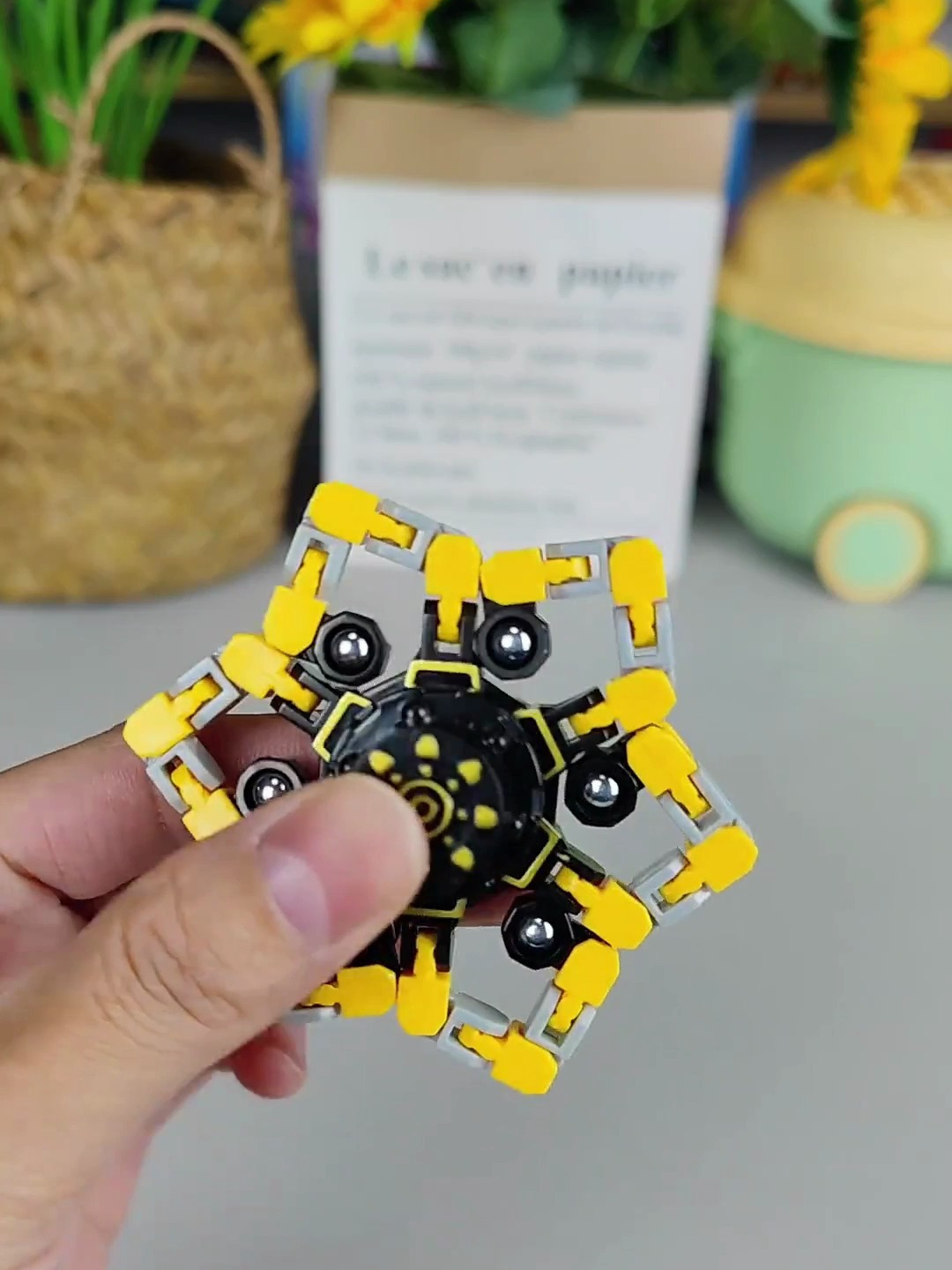 陀螺玩具指尖陀螺可以变换各种形状旋转超多玩法