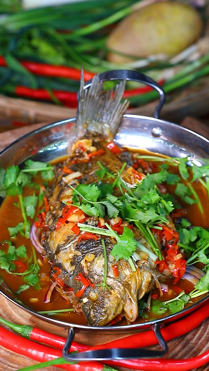 香而辣的干锅红烧鲫鱼