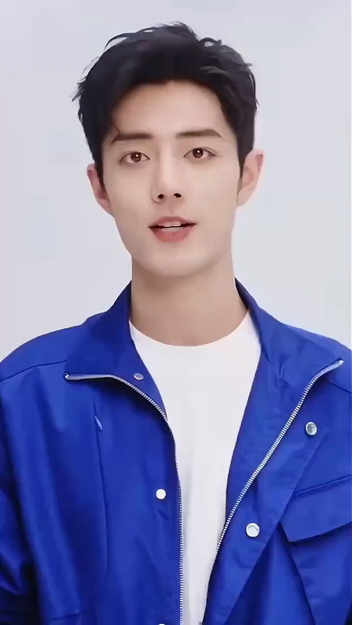 肖战身穿蓝色干干净净清清爽爽