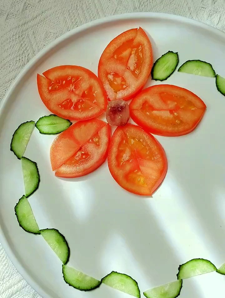 摆盘技巧 创意盘饰 摆盘花做法-度小视