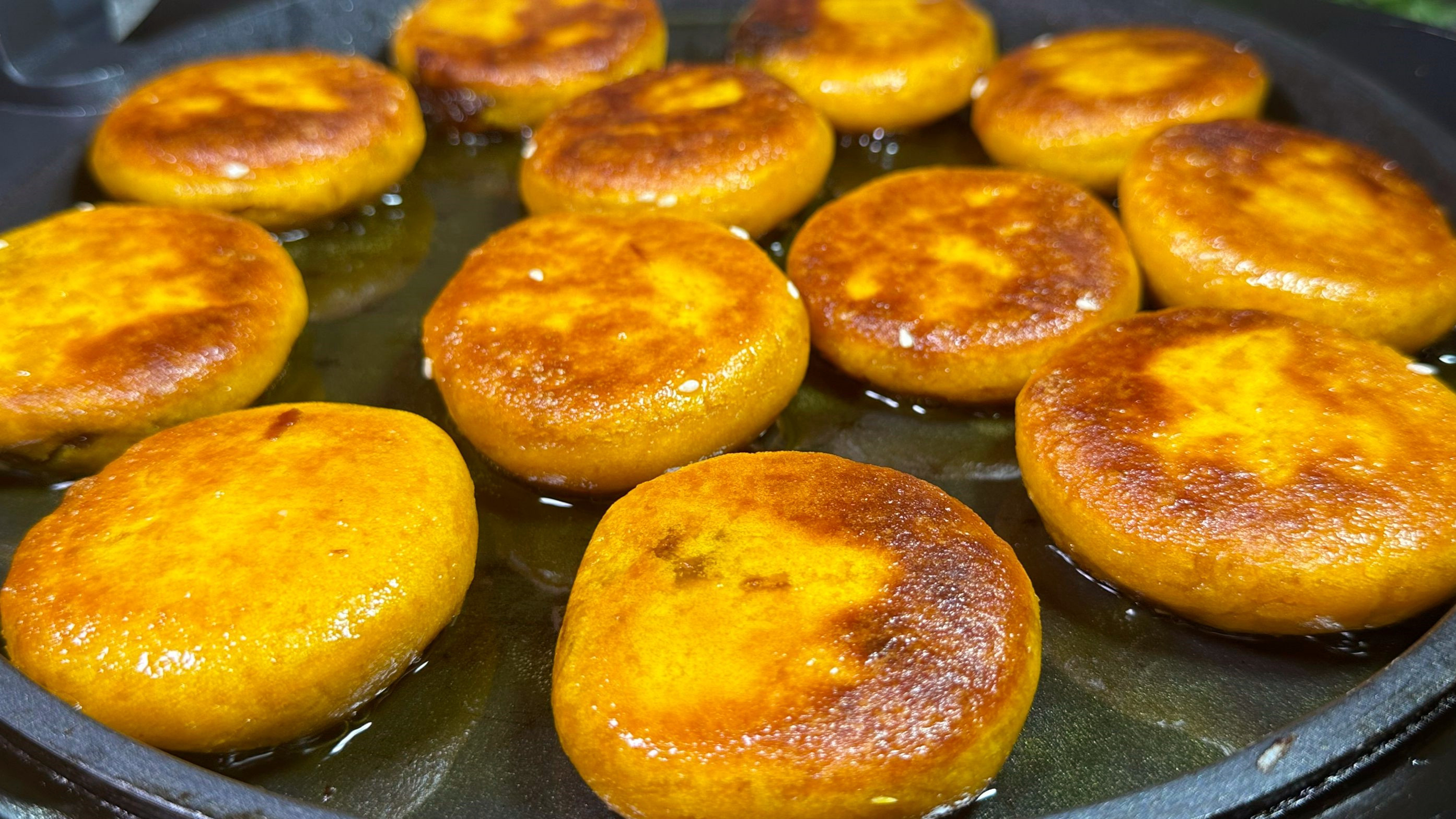 做南瓜饼，只加糯米粉是大错，教你正确做法，吃着不油腻也不粘牙