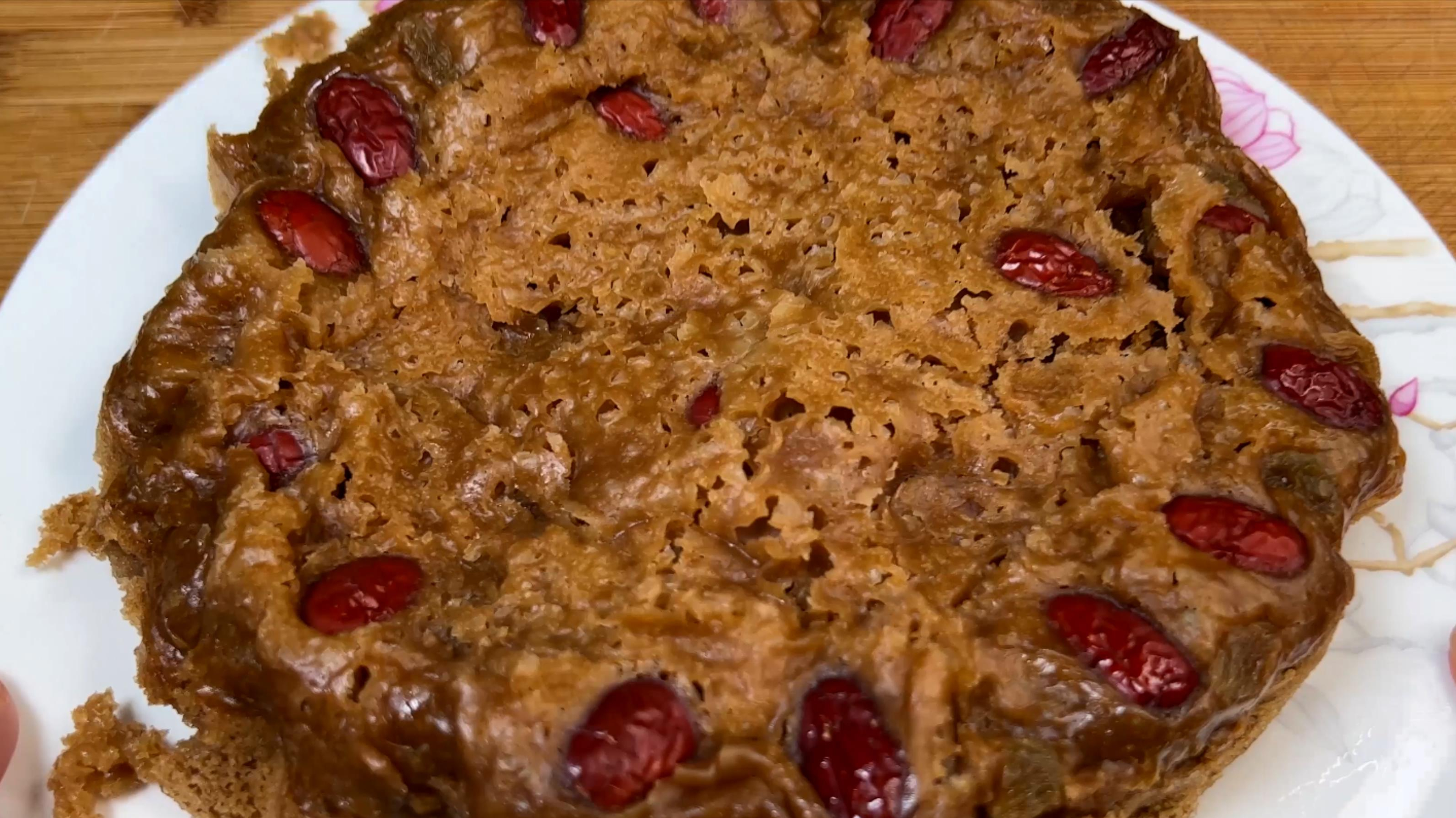 红糖发糕在家也能做,手不沾面很蓬松,软糯有嚼劲,香甜口感好吃