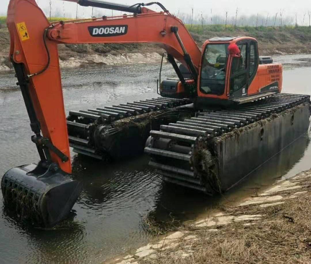 水陆两用挖掘机的特点