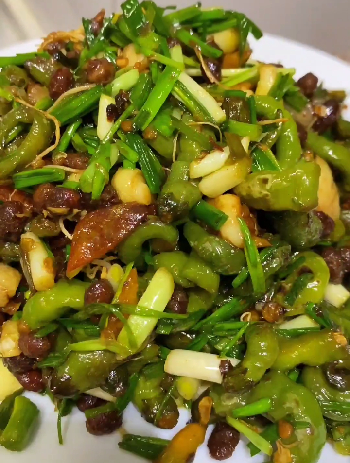 用秋天的最后一批辣椒炒个下饭菜,鱼秋辣椒-度小视