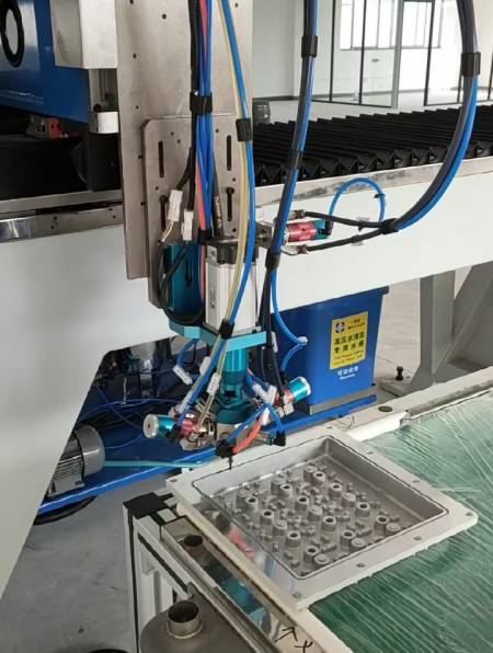 全自动密封涂胶机-机柜密封点胶机-汽车配件密封打胶机密封发泡机-度