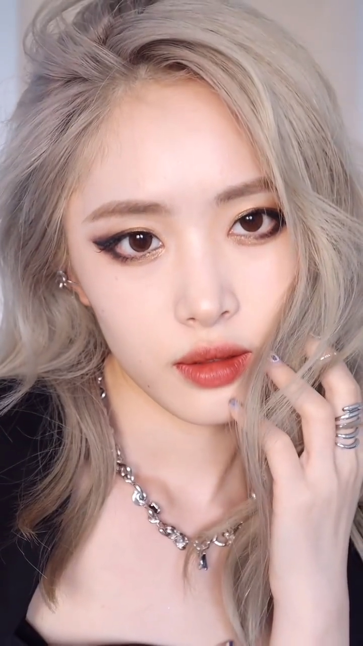 tara朴智妍灵感妆烟熏黑金女团