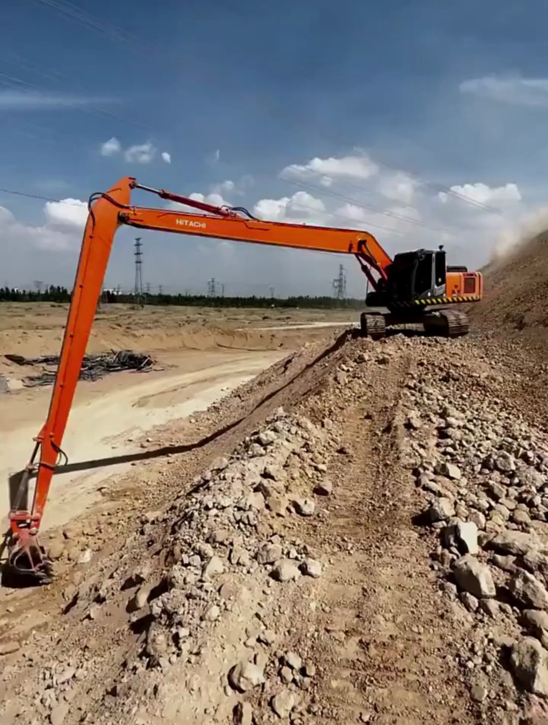 大手臂挖掘机挖土,记录日常生活