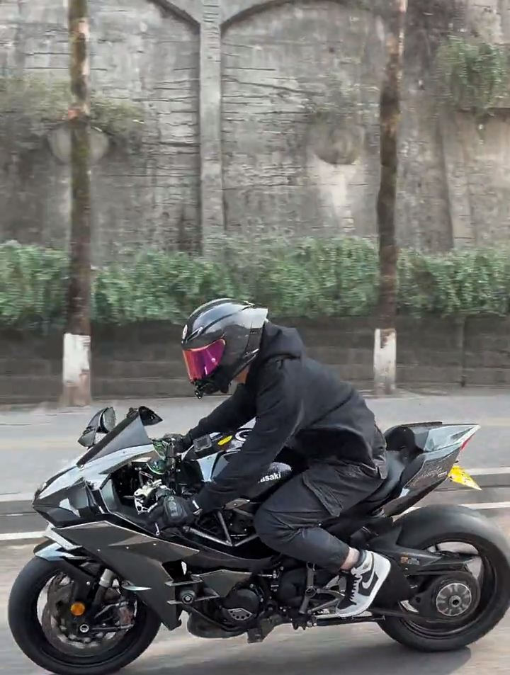 接你的王子不一定骑白马,也可能骑h2 机车 川崎h2-度小视