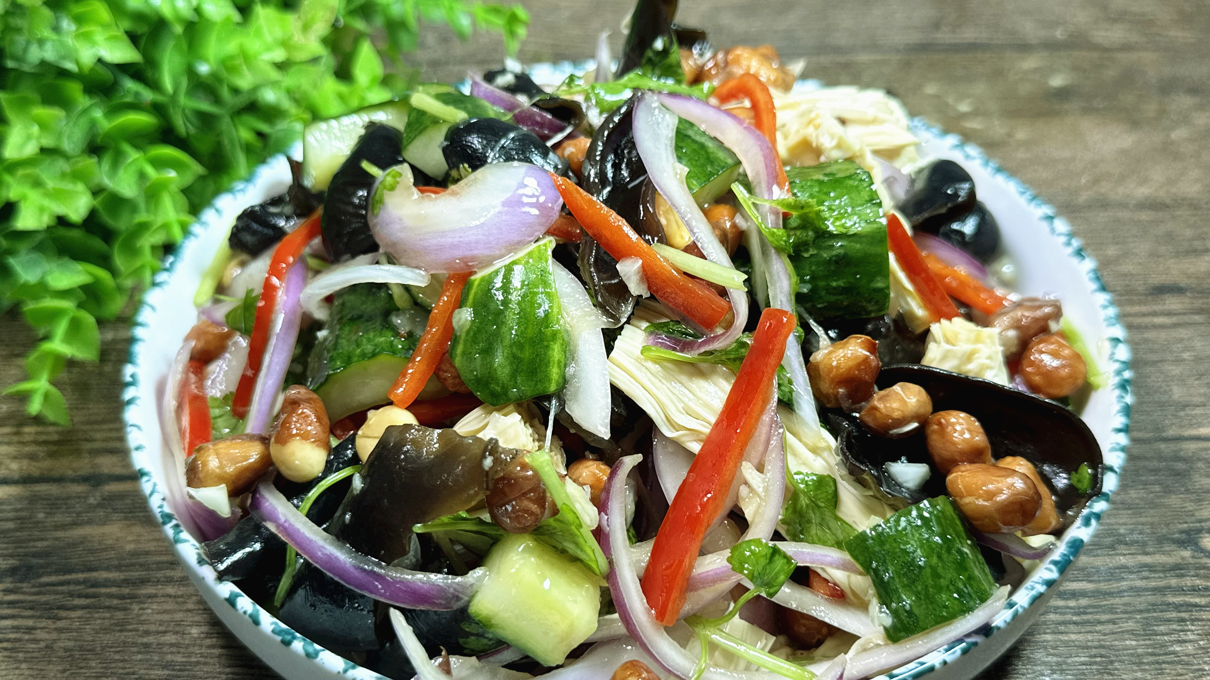 凉拌洋葱好吃有诀窍,教你饭店不外传的做法,清脆爽口又开胃