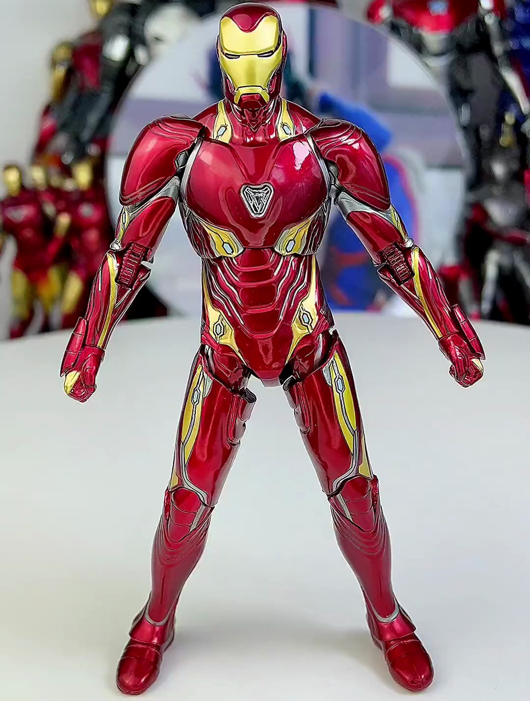 来掰一只小比例的mk50钢铁侠手办-度小视