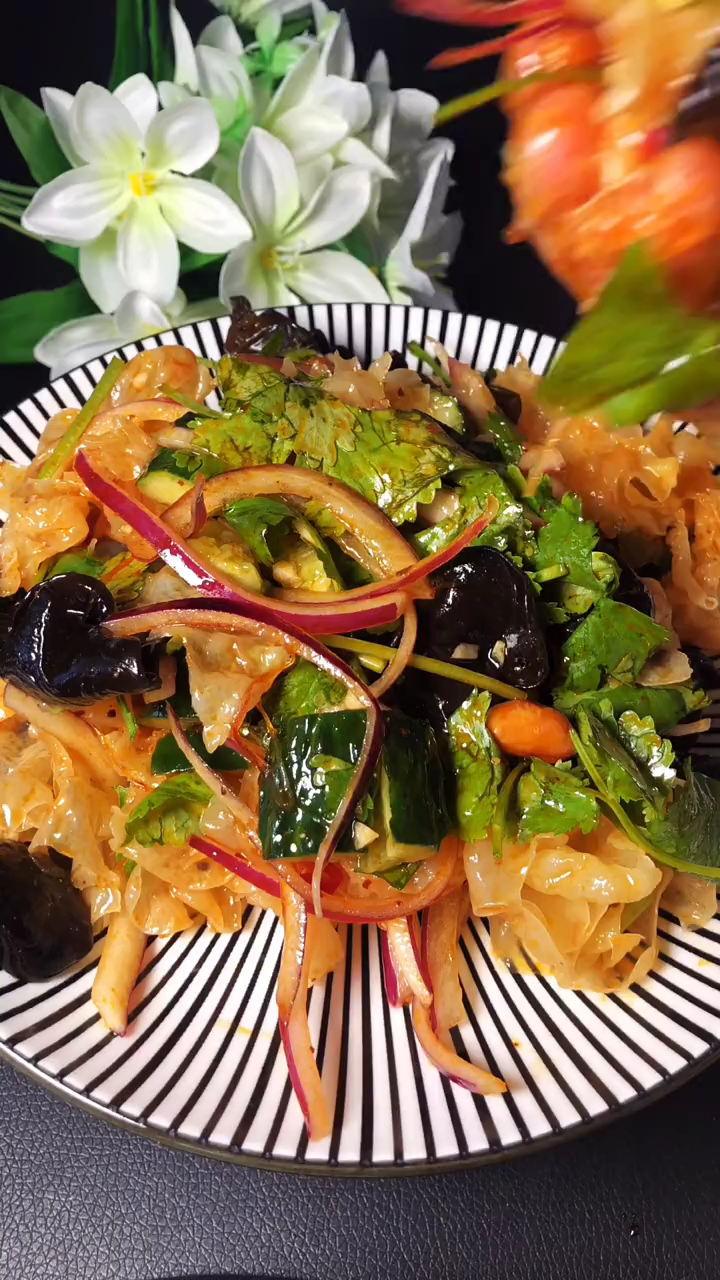 美味家常菜,清淡解腻又好吃的凉拌双耳