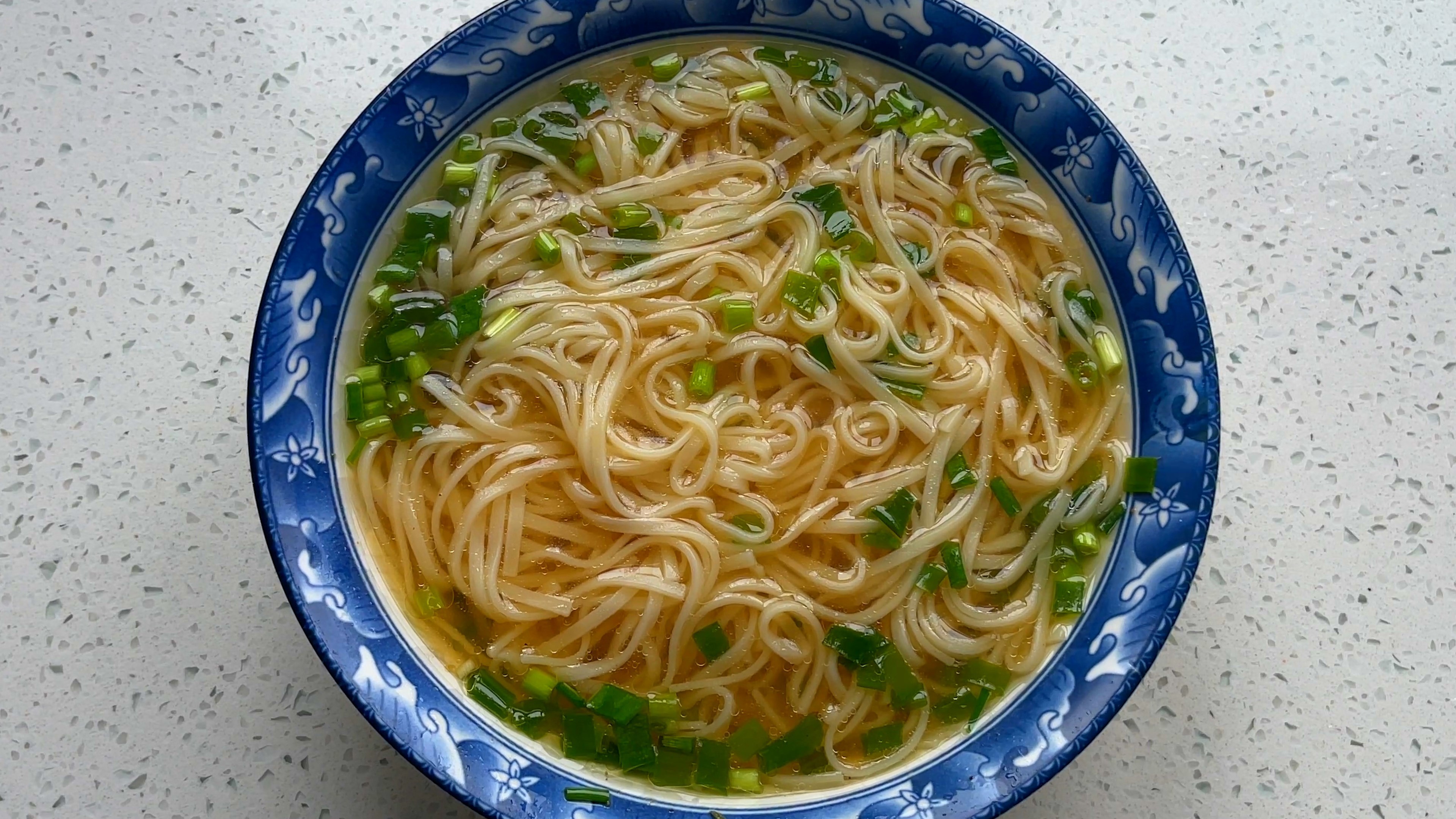 喜欢吃面条的一定要收藏,教你懒人做法,汤鲜味美老公孩子都爱吃