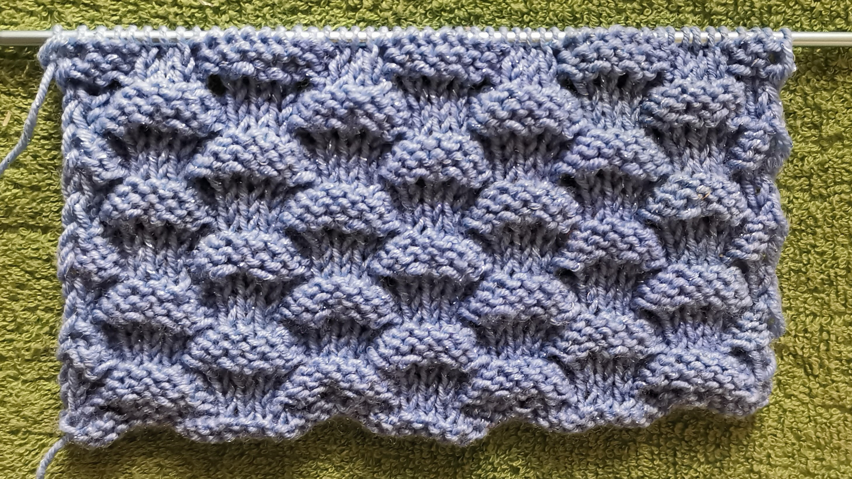 这就是网友要的菜花的编织视频,两面都是成形的花样,设计很巧妙