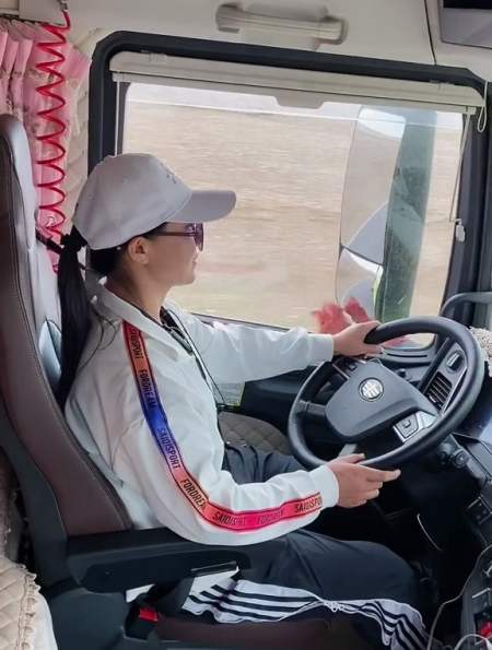 2023-06-03576卡车女司机姚姚a8997粉丝  关注这位小哥哥实在是太坏了