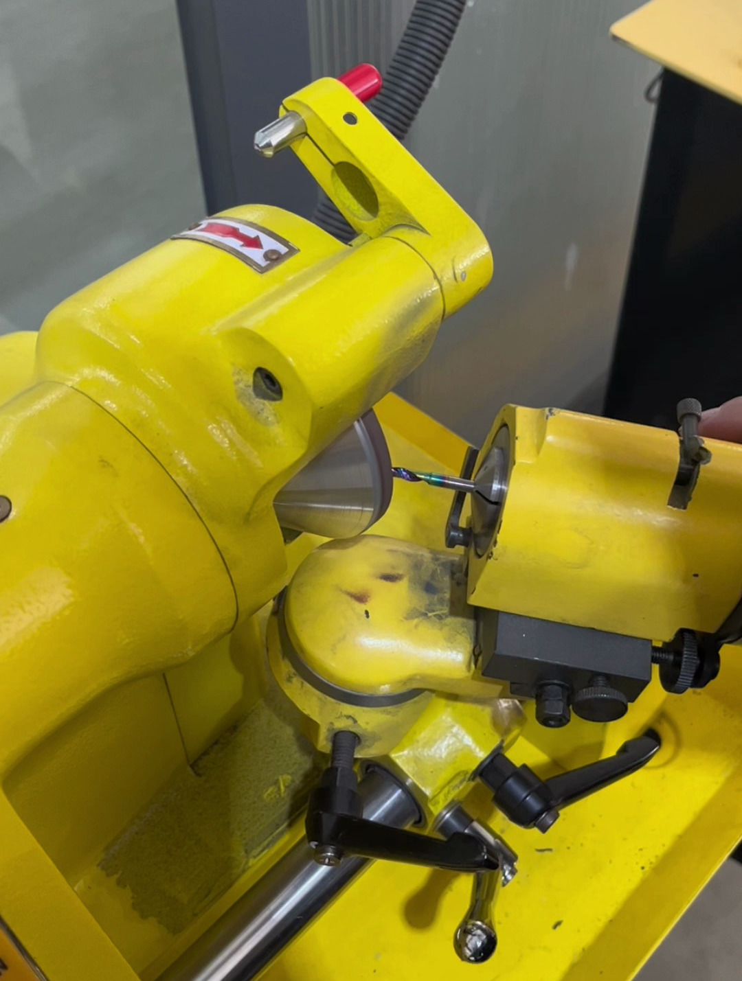 美日u3磨刀机,可调节变换角度,修磨各种角度钻头-度小视