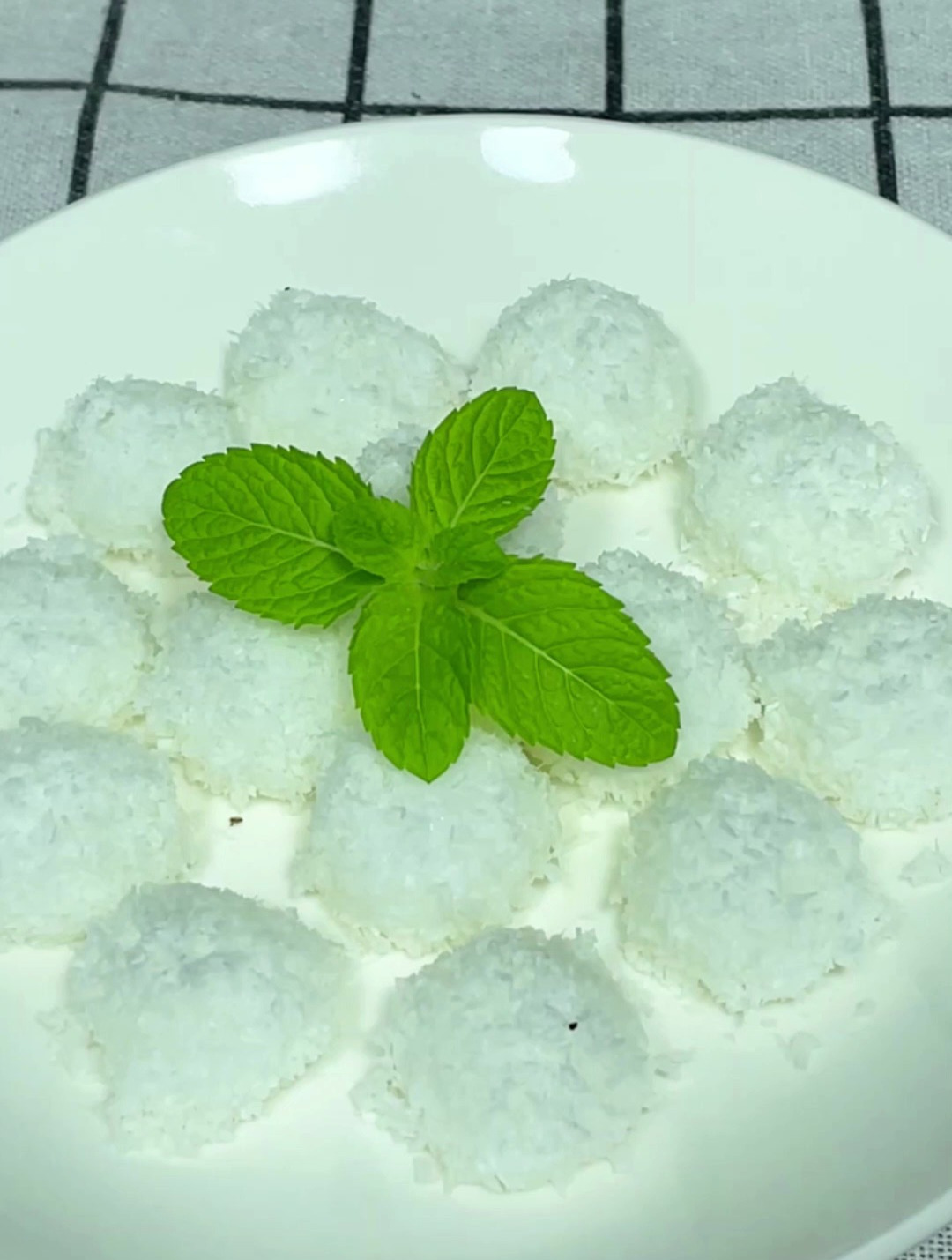 学校门口卖的椰奶冻球做法,学会了就可以拿去摆摊了!-度小视