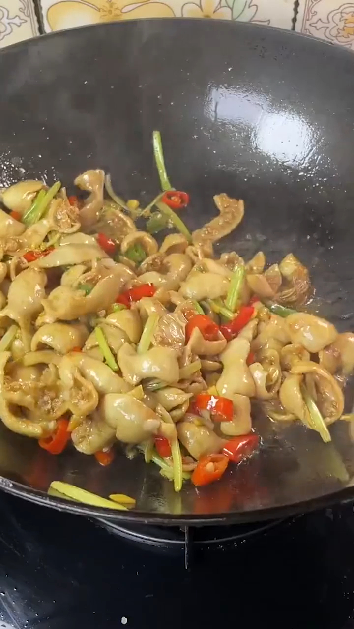 生炒泡椒肥肠,这样做酸辣开胃下酒又下饭-度小视