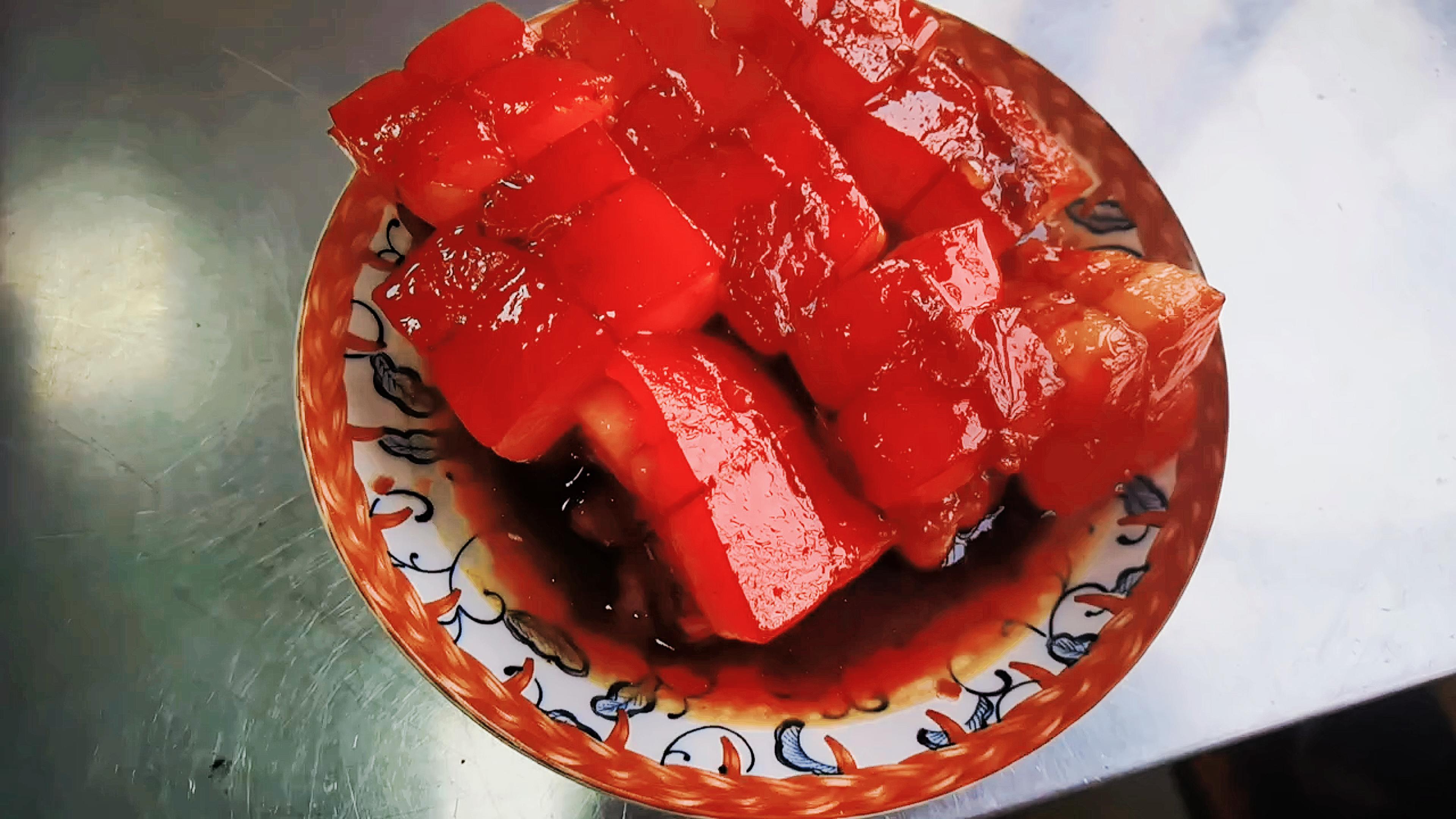 家常版东坡肉,色泽红润口感香甜肥而不腻入口即化。做法很简单
