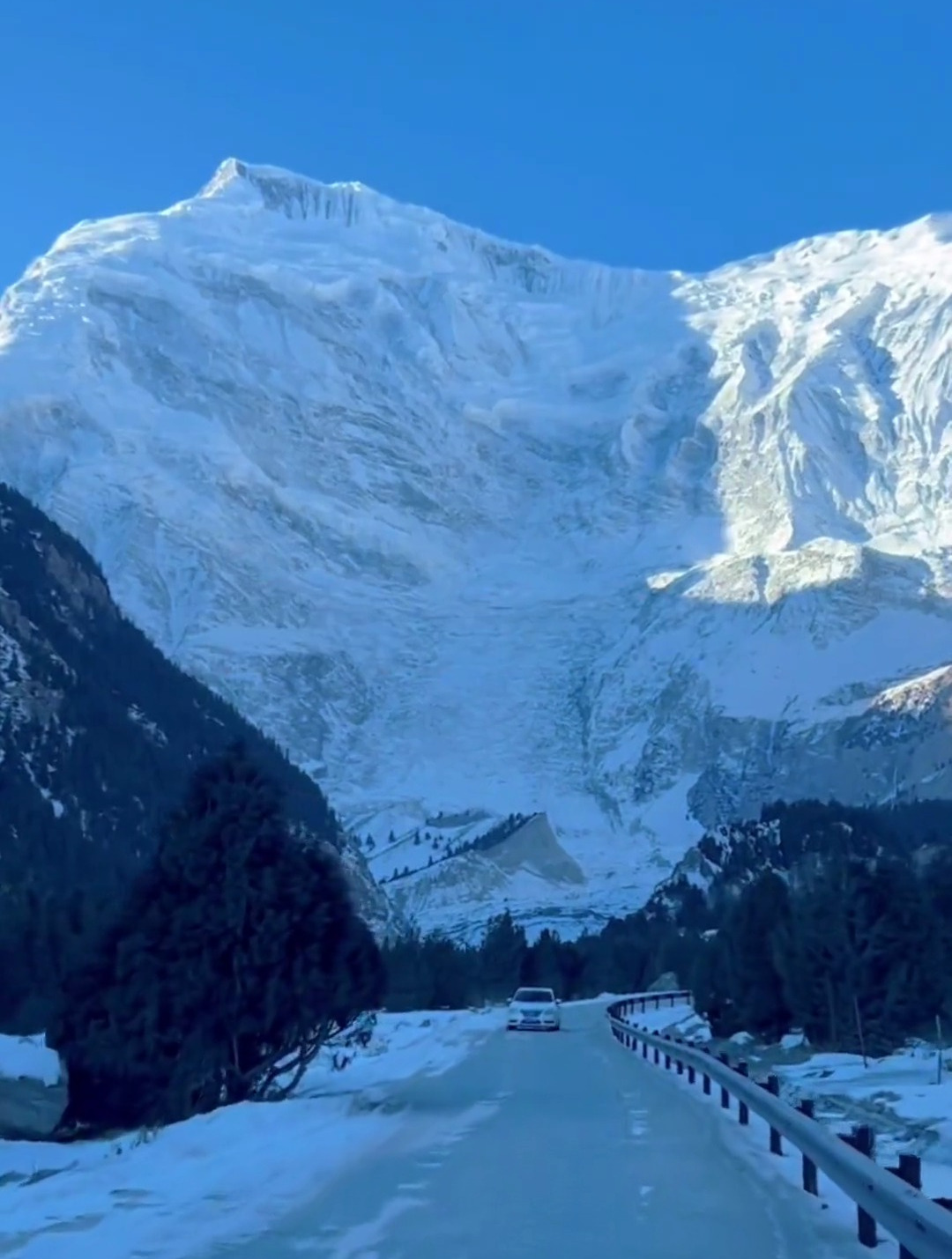 奥依塔克冰川:中国最低的海洋性冰川,海拔2804米新疆是个好