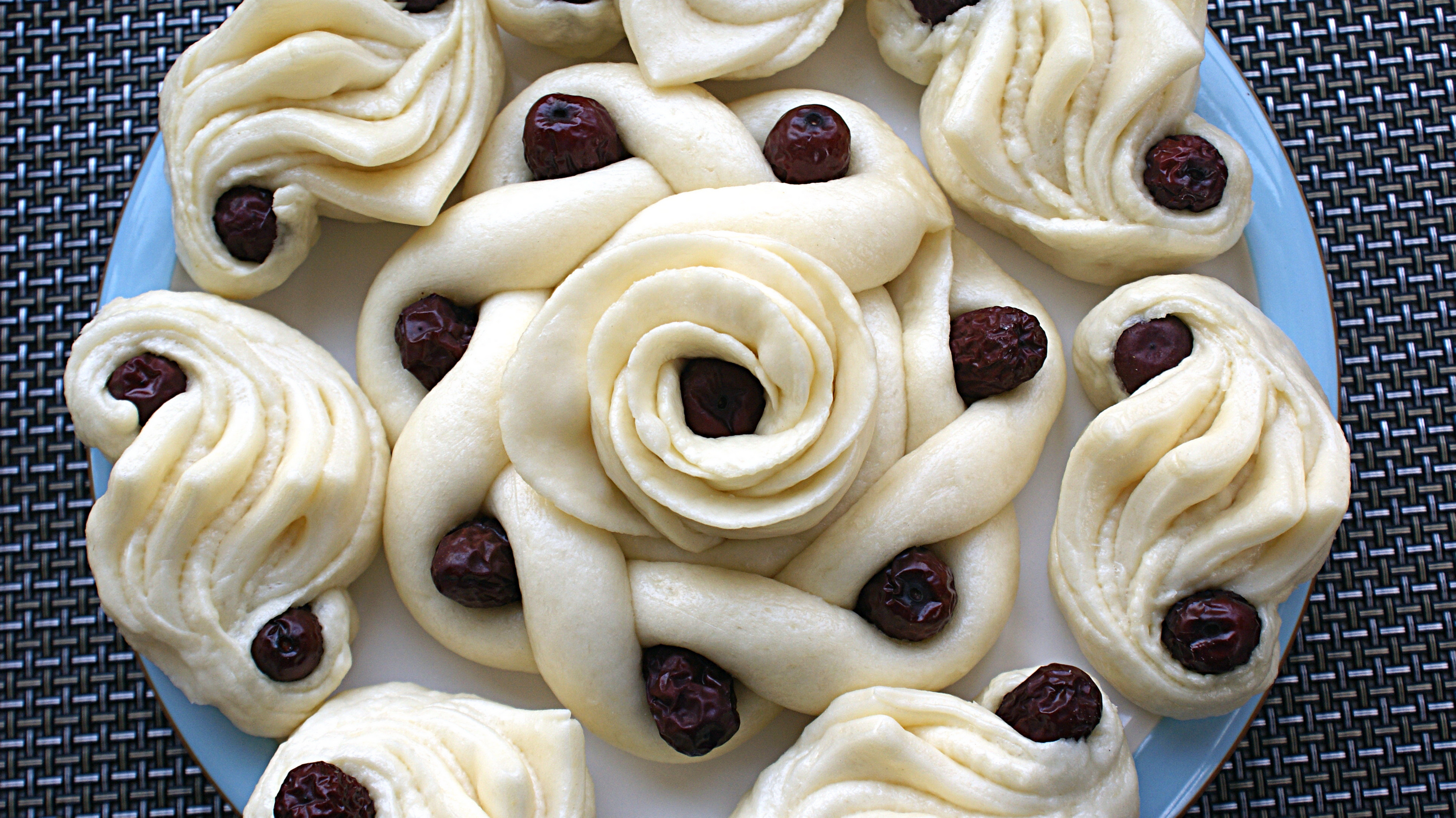 开始忙年了,枣卷是我家必备的,分享两款奶香枣卷给大家