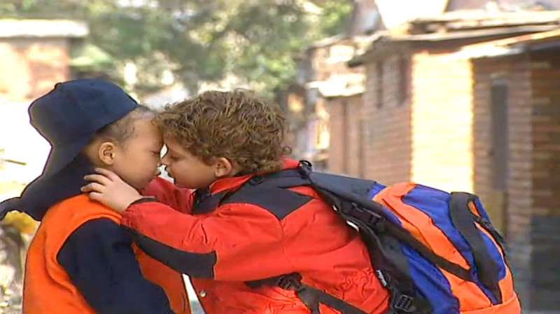 摩登家庭老肖三人去马来西亚雅各布竟有了两小无猜的朋友