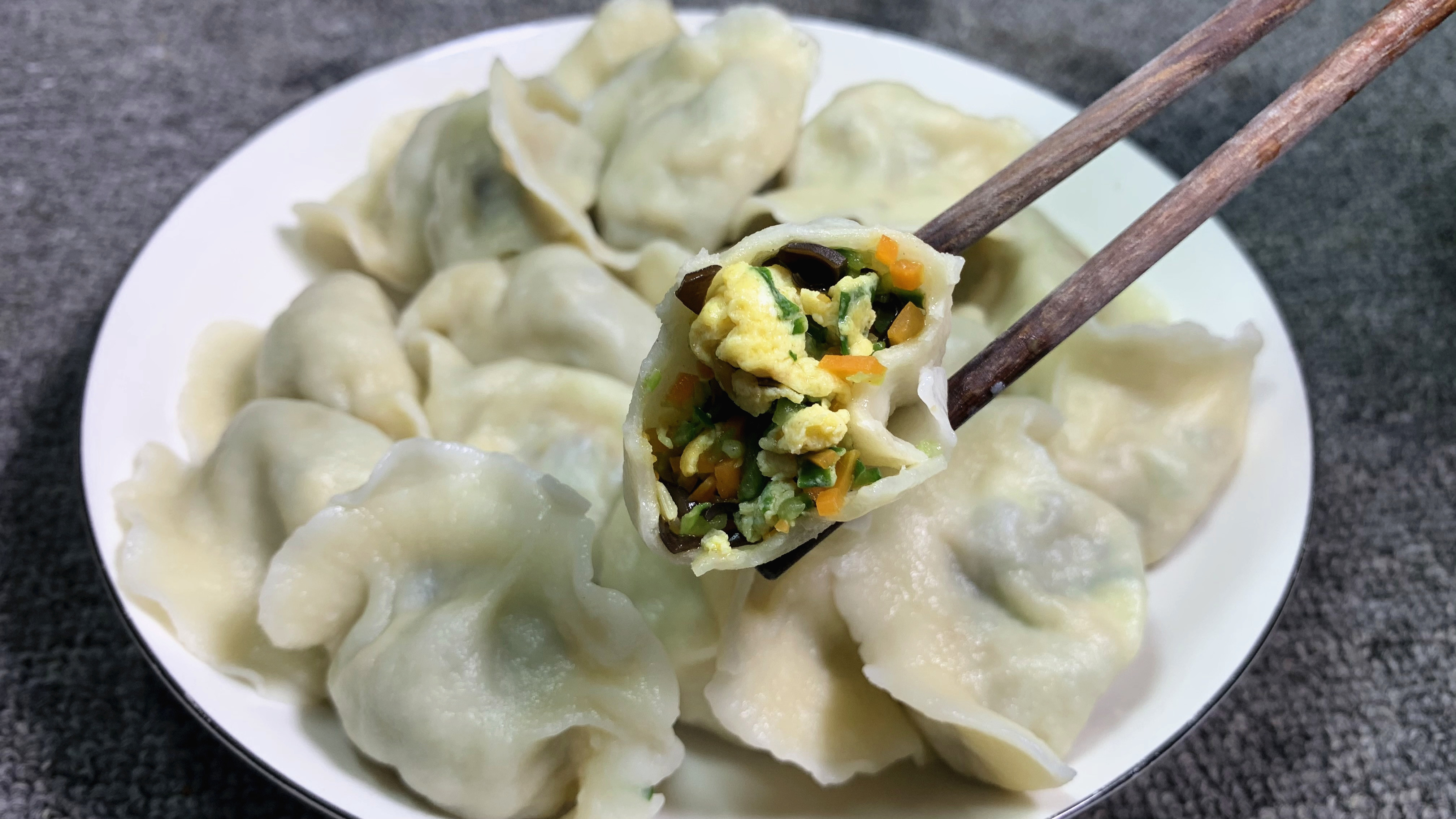 夏天黄瓜包饺子,实在太好吃了!教你调馅方法,出锅一口一个真香