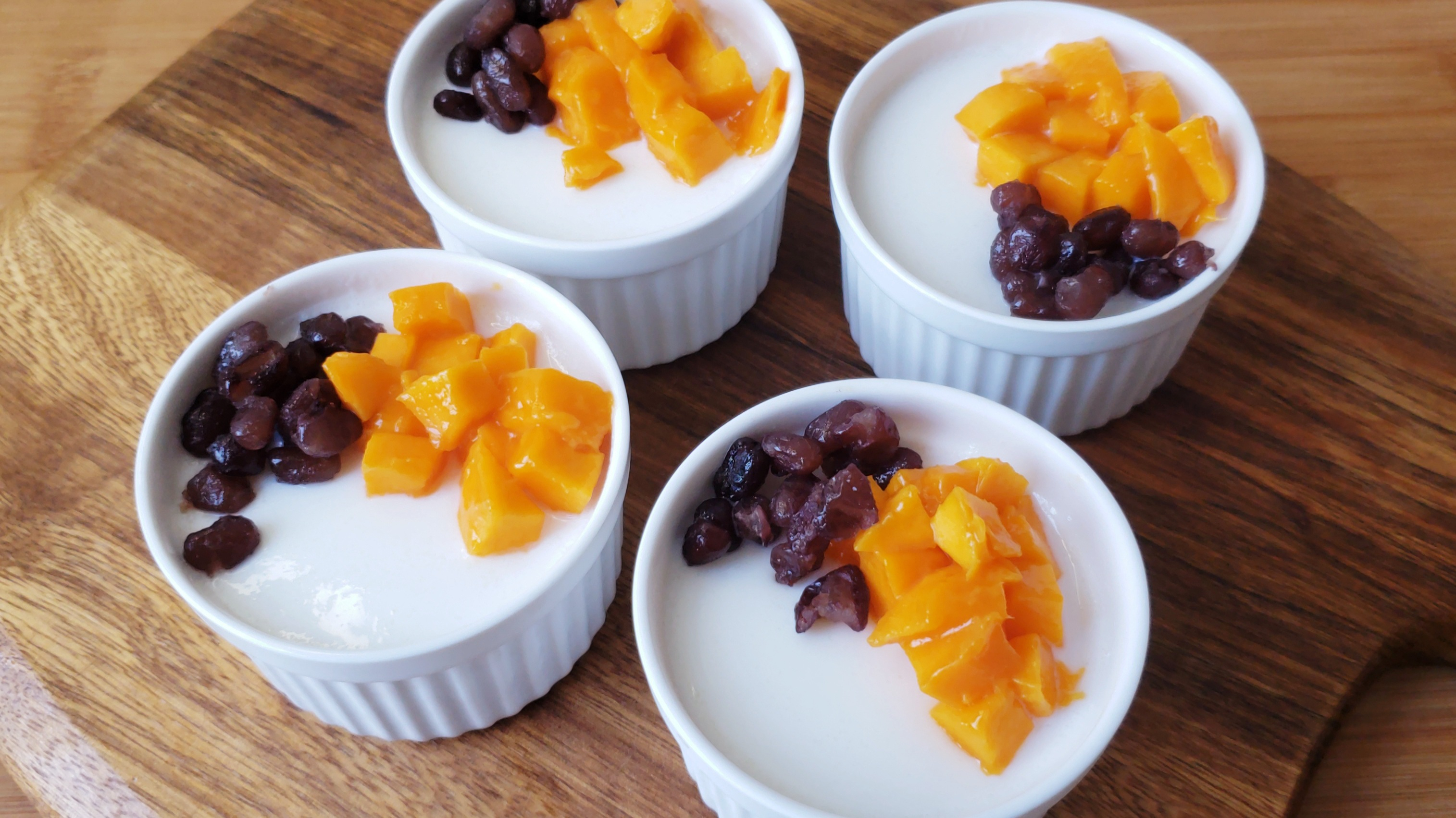 想吃双皮奶自己在家就能做，食材简单成本低，冰凉爽滑，适合夏天