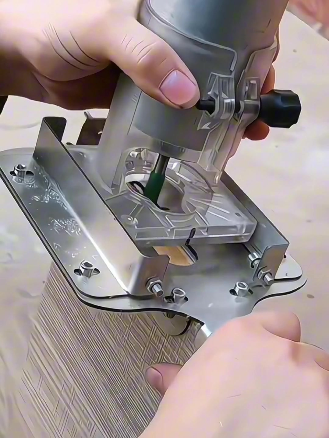 老师傅新研发"二合一开槽模具神器",精准开槽不费力,方便好用