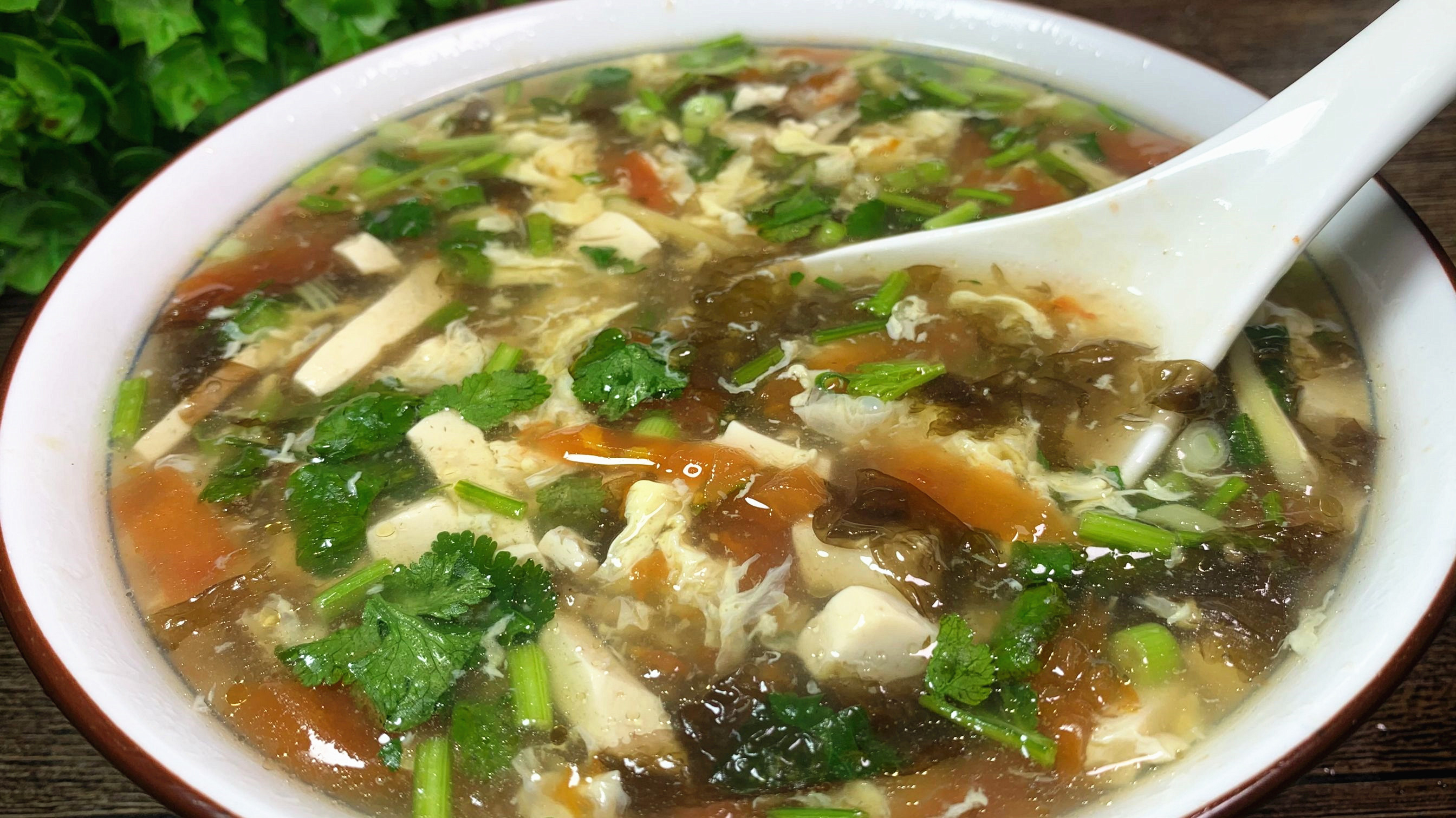 豆腐三鲜汤好喝有诀窍，教你一招，汤鲜味美，清淡不油腻，超解馋