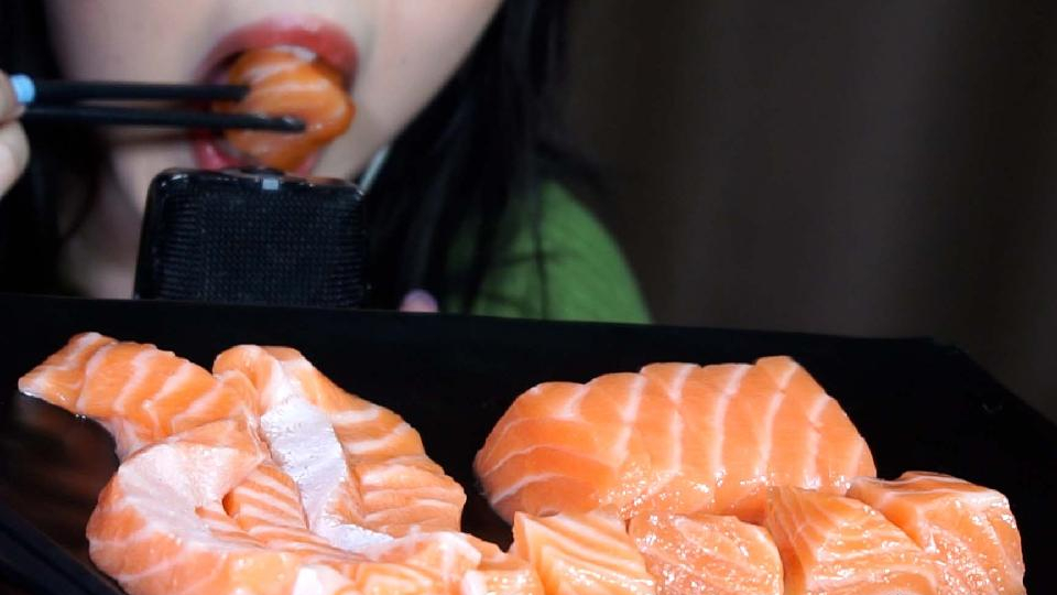 三文鱼我爱!切成各种形状的三文鱼口感也不一样!