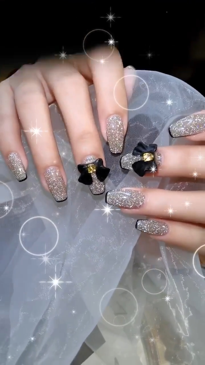 很火的碎钻胶美甲款式!