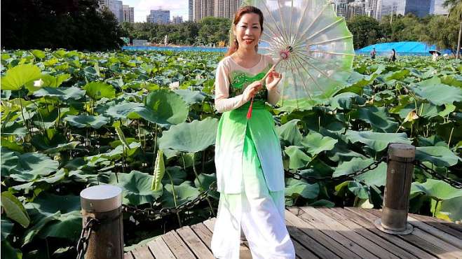 [图]于梦广场舞《又见江南雨》江南雨 线丝如烟有女笑兮 眉目似叹