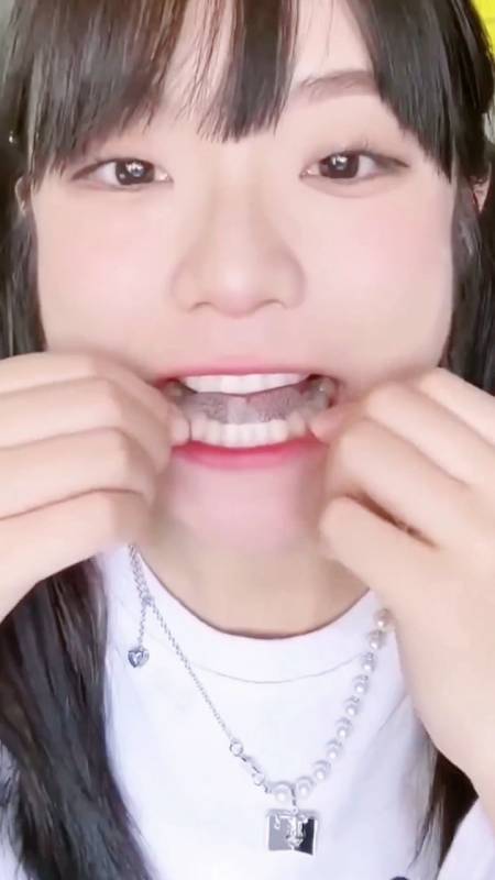 为什么黑人的牙那么白?这个原因:是你不够黑!