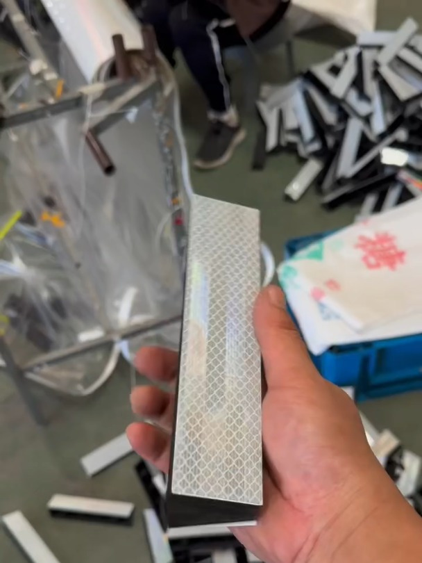 附着式轮廓标实拍,咱家电力工器具 交通类产品都有哈