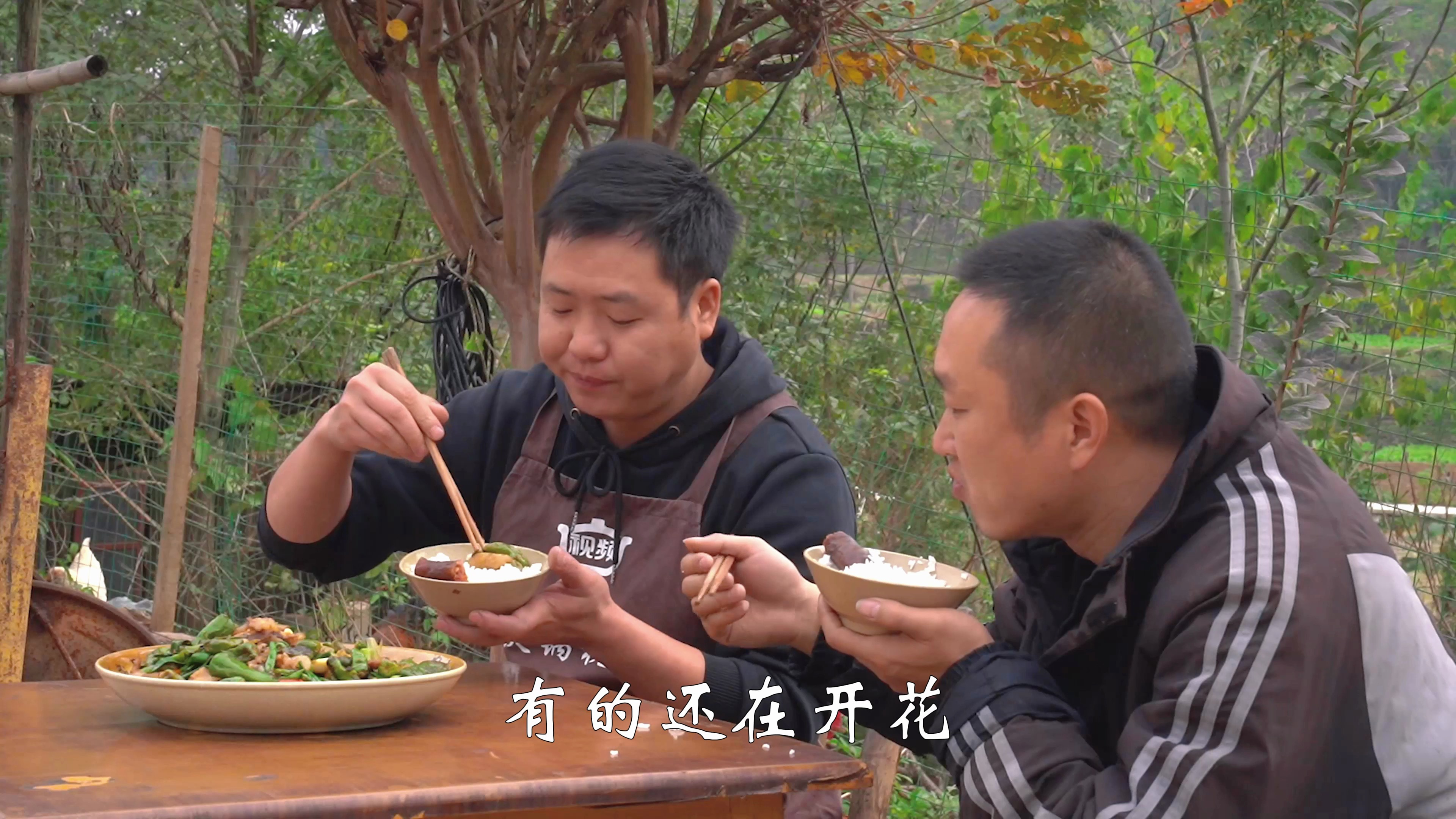 深夜放毒,这“辣椒炒肉”直接干了三碗米饭