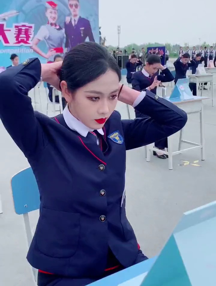 空姐的职业发型你get到了吗